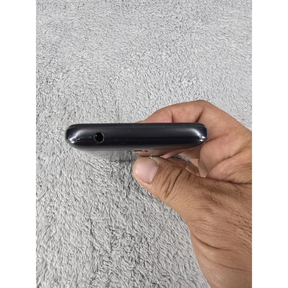 Nuu Mobile Smartphone Black. FOR PARTS ONLY